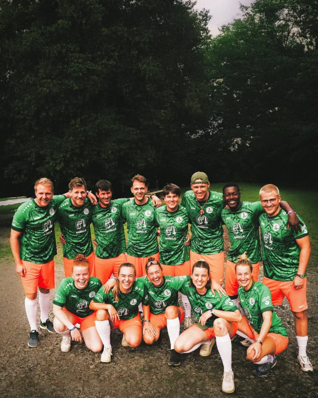 Dann gehen wa doch wieder rein - 2. Amels Dorfmeisterschaft. Auch wir schicken wieder unsere besten Flemmer vorbei ⚽️ 

Spielte sich letztes Jahr schon optimal in den neuen Trikots. 
Wir bedanken uns nochmal herzlich bei  @liba_trinken @gorillabar_muenster und @teamescape_muenster 🤍🧡